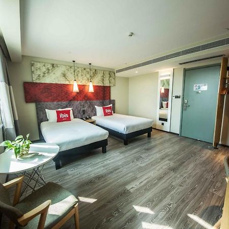Ibis Urumqi Weixing Square Hotel Ngoại thất bức ảnh