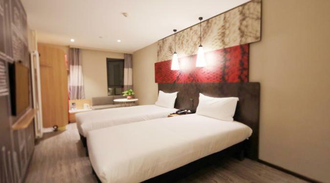 Ibis Urumqi Weixing Square Hotel Ngoại thất bức ảnh