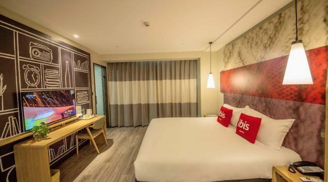 Ibis Urumqi Weixing Square Hotel Ngoại thất bức ảnh