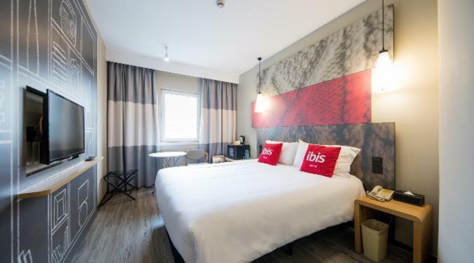 Ibis Urumqi Weixing Square Hotel Ngoại thất bức ảnh
