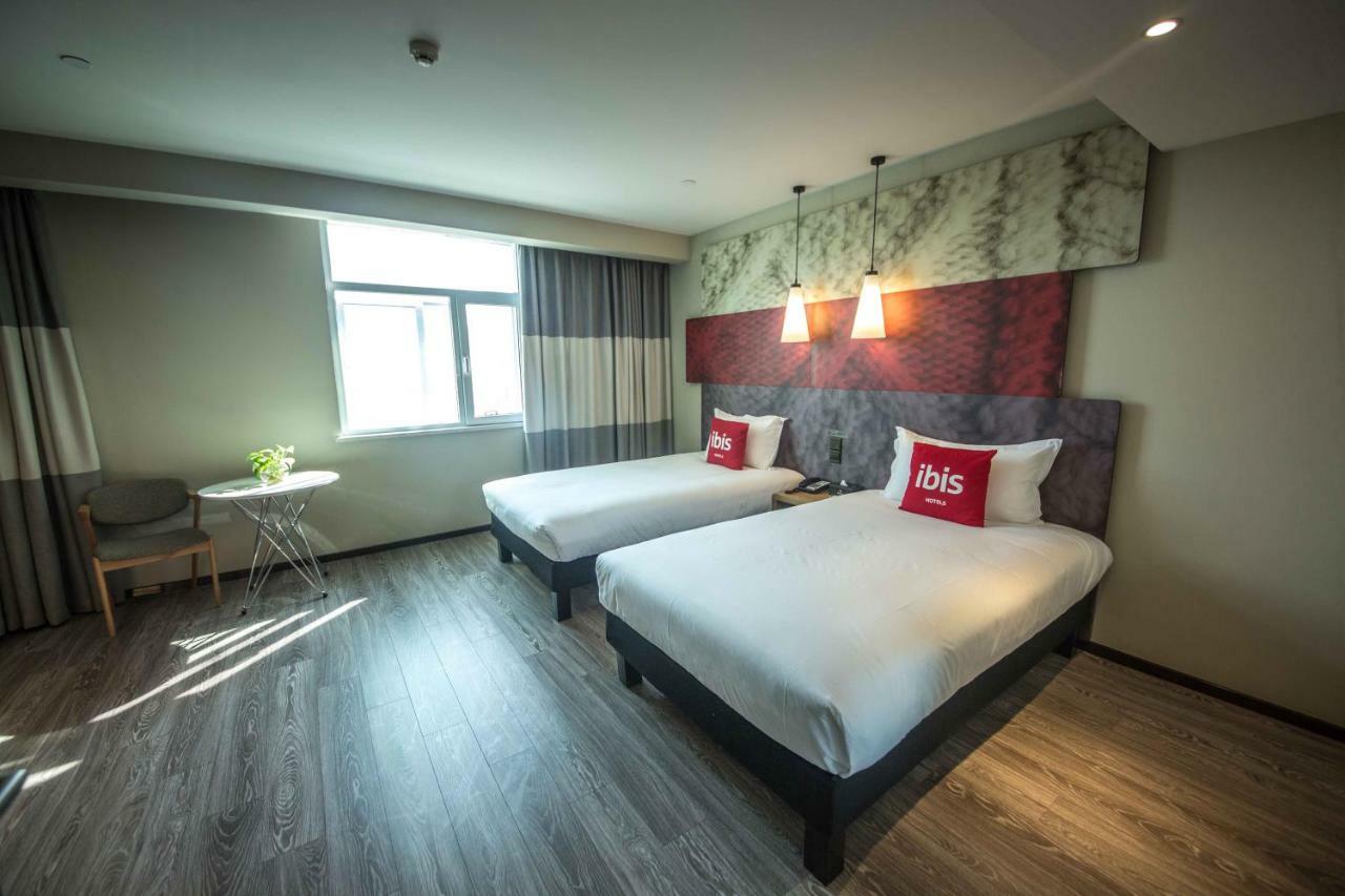 Ibis Urumqi Weixing Square Hotel Ngoại thất bức ảnh