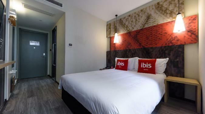 Ibis Urumqi Weixing Square Hotel Ngoại thất bức ảnh